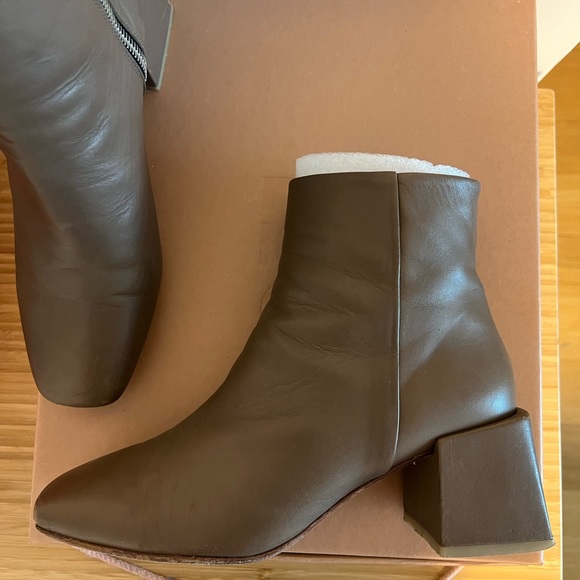 LoQ Lazaro Ankle Boots in Mink Leather, Size 38 - Picture 6 of 14